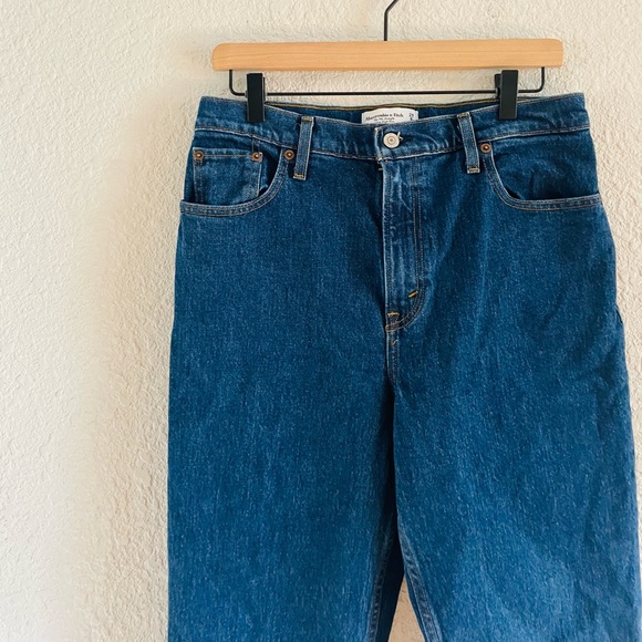 Abercrombie & Fitch The 90s Straight Ultra High Rise Jeans - Picture 10 of 15